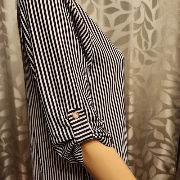 Striped Half Sleeve Top - Picture 5 of 12